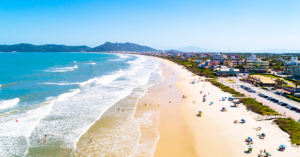 Verão 2024: As Deslumbrantes Praias Catarinenses com Selo Bandeira Azul