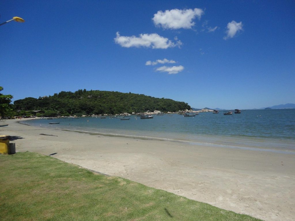 Verão 2024: As Deslumbrantes Praias Catarinenses com Selo Bandeira Azul