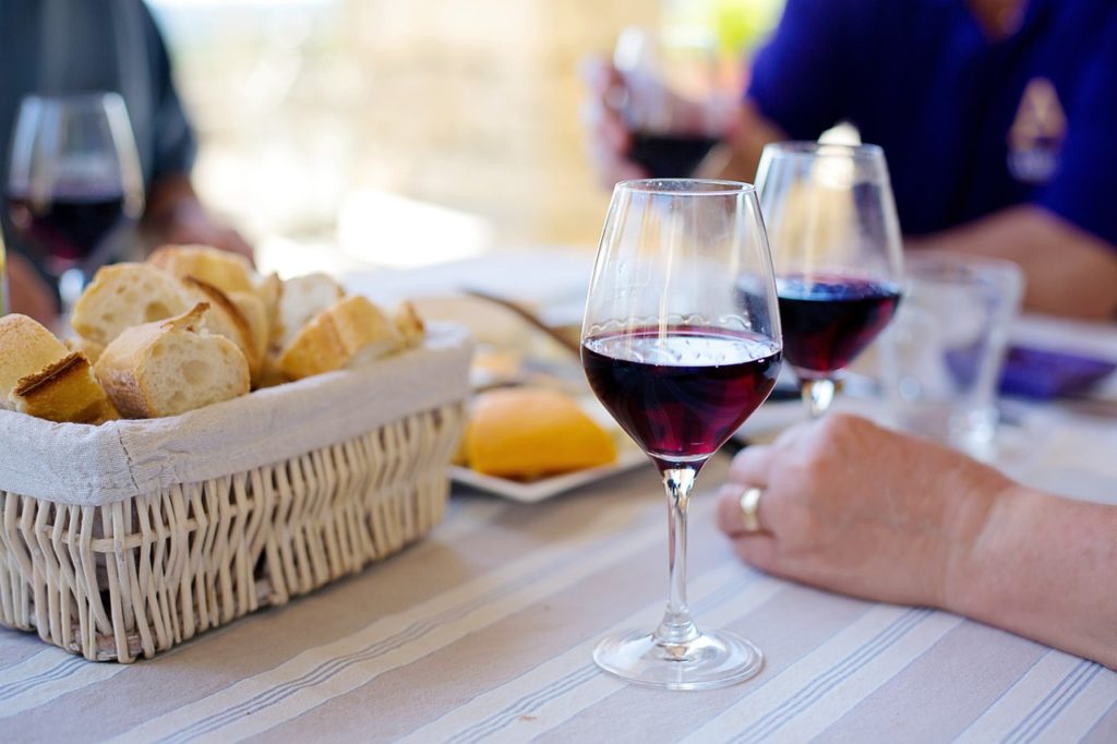 5 Destinos Mais Famosos para Amantes de Vinho e Gastronômicas