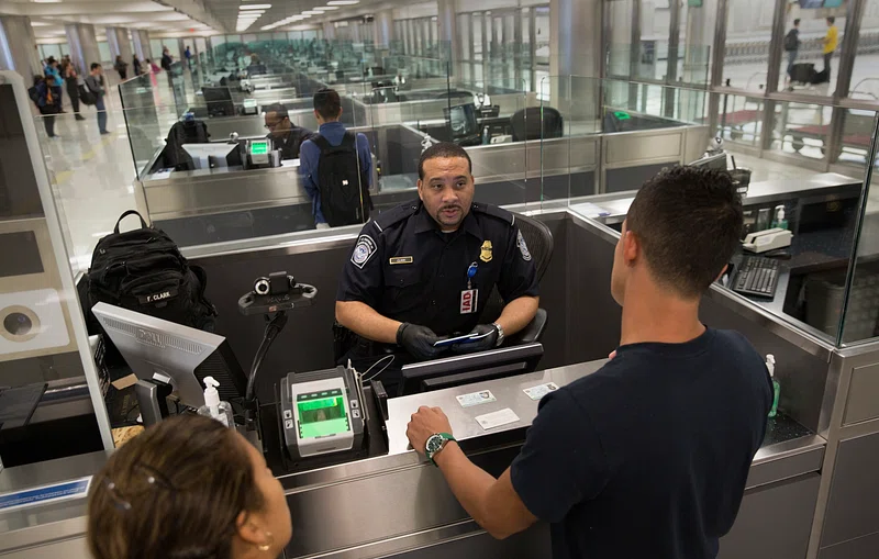 Como Passar pela Imigração nos Aeroportos