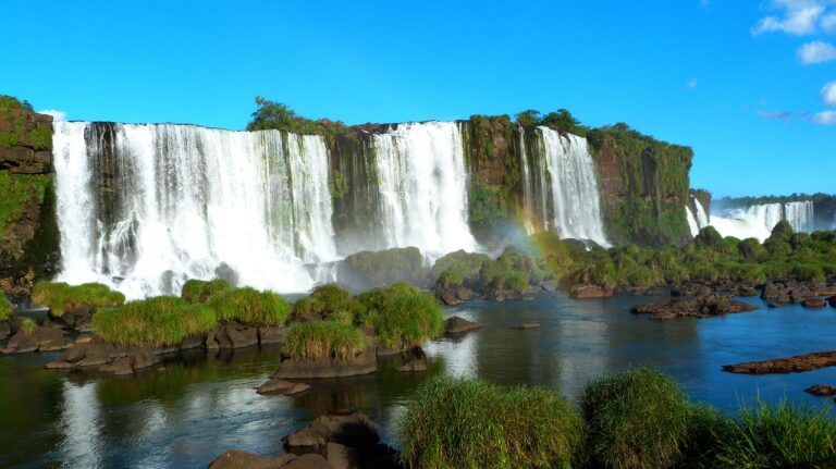 Explorar as maravilhas naturais do mundo é uma aventura emocionante e enriquecedora.as Cataratas do Parque Nacional do Iguaçu