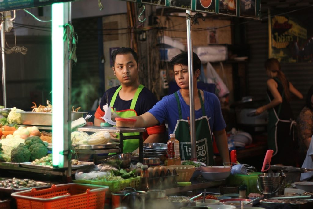 5 Dicas para Curtir a Gastronomia Local Durante Suas Viagens