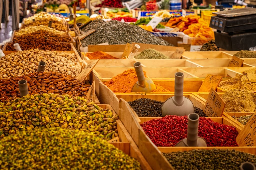 5 Dicas para Curtir a Gastronomia Local Durante Suas Viagens
