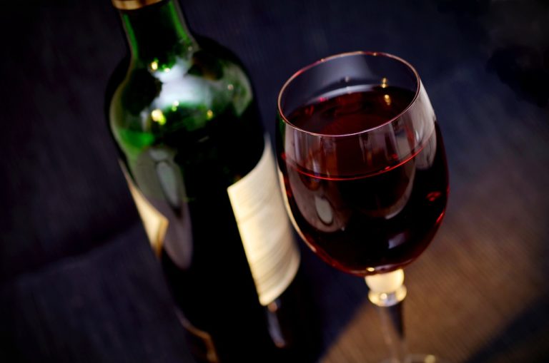 Chocolate e Vinho: Guia Completo para Harmonização